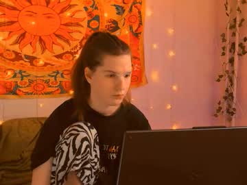 Stream thumbnail aliceinredsquare_