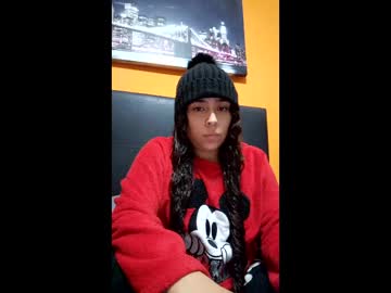 Stream thumbnail everythingwithyinasfeet