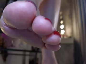 Stream thumbnail feet_heelss