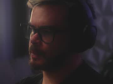 Stream thumbnail sanders_white